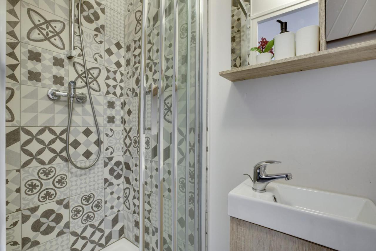 Bright Charming Modern Studio By Dreamy Canal Париж Екстериор снимка